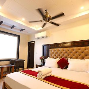 Staybook Hotel Atlanta New Delhi Train Station